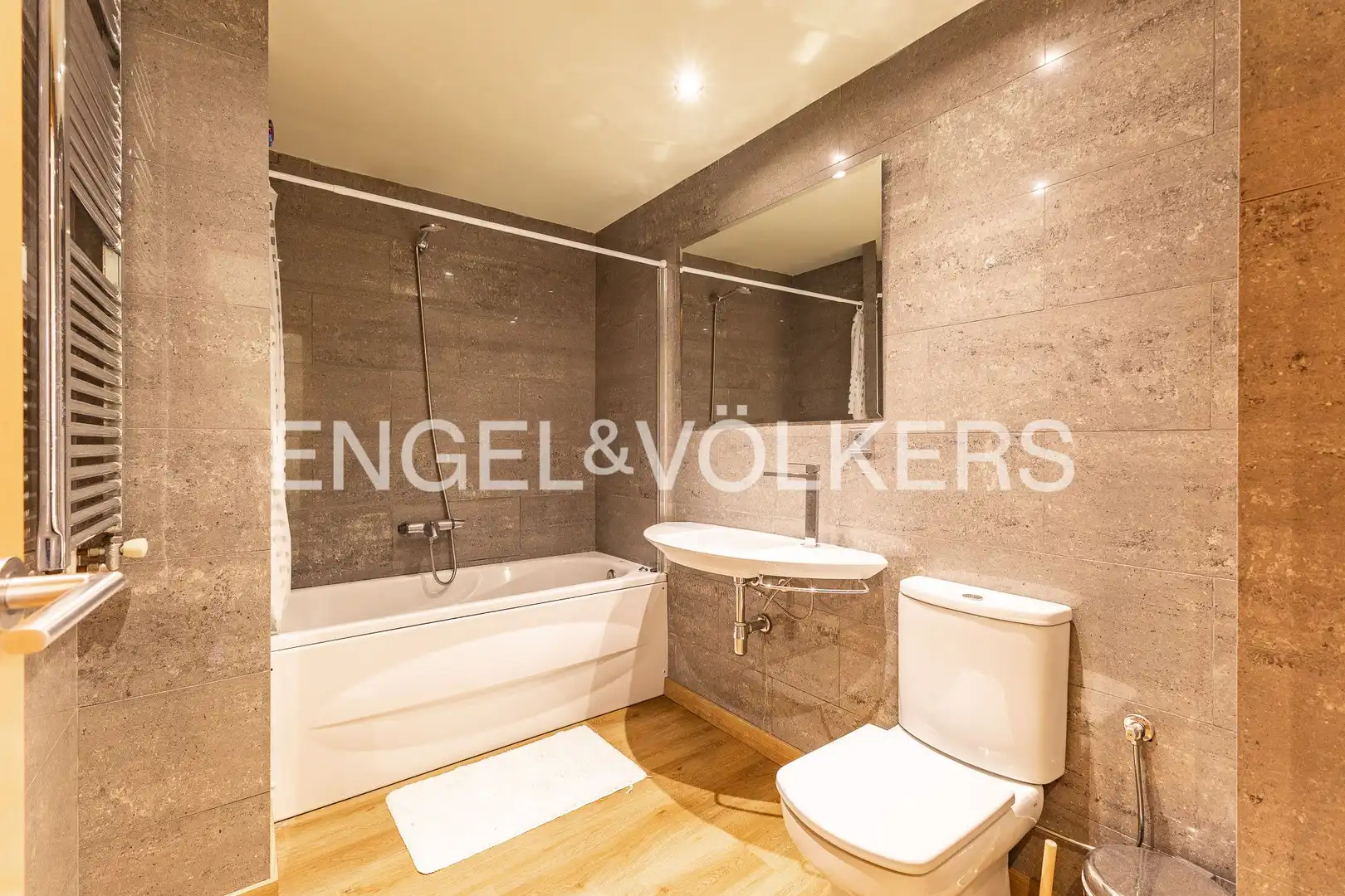 Bathroom of Flat for rent in Barcelona  with Air Conditioner, Heating and Terrace