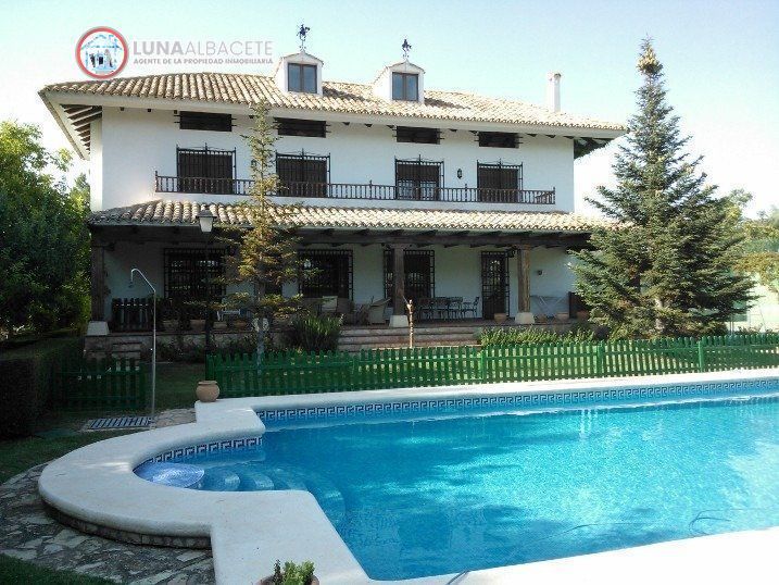Swimming pool of House or chalet for sale in  Albacete Capital  with Heating, Private garden and Terrace