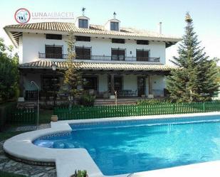 Piscina de Casa o xalet en venda en  Albacete Capital amb Calefacció, Jardí privat i Terrassa