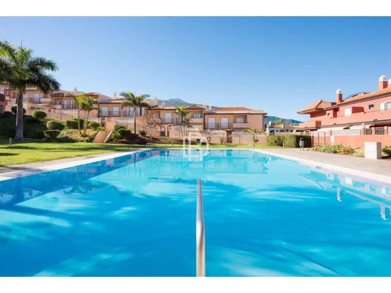 Piscina de Casa adosada de lloguer en Puerto de la Cruz amb Aire condicionat, Jardí privat i Terrassa