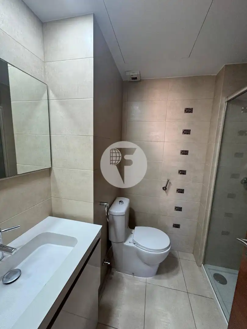 Bathroom of Flat for rent in Terrassa  with Air Conditioner, Heating and Balcony