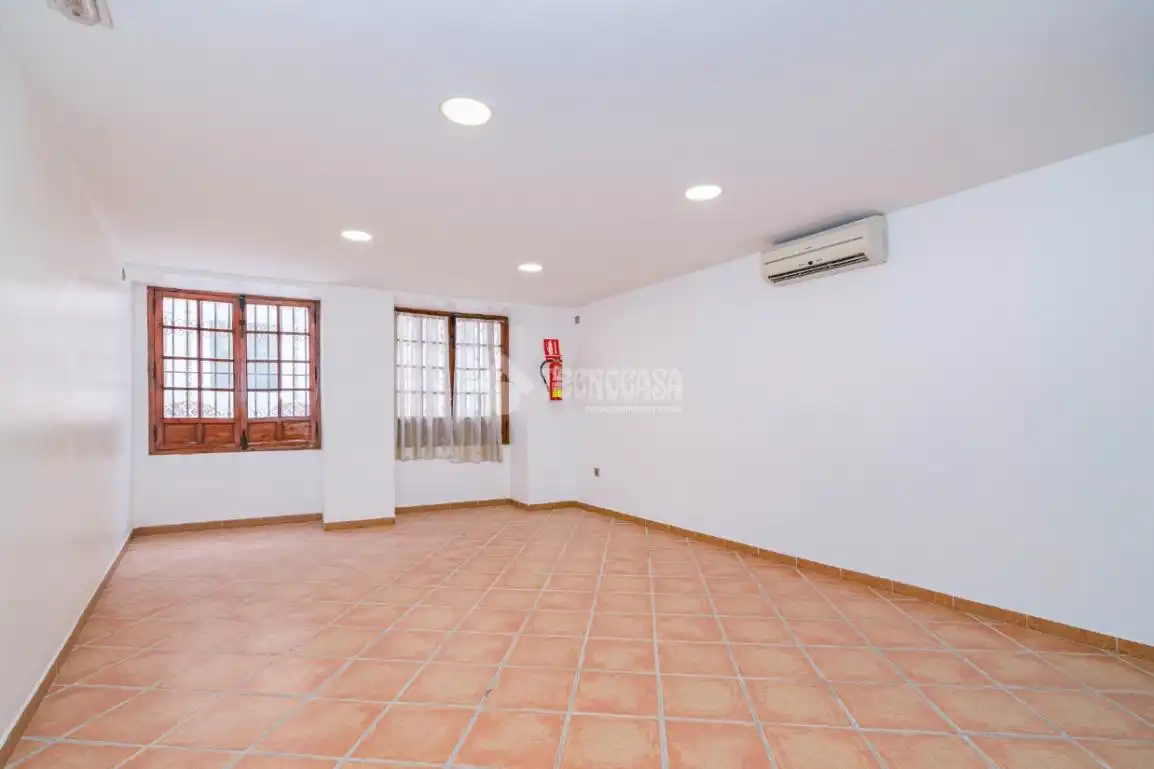 Casa adosada en venta en Loja con Trastero