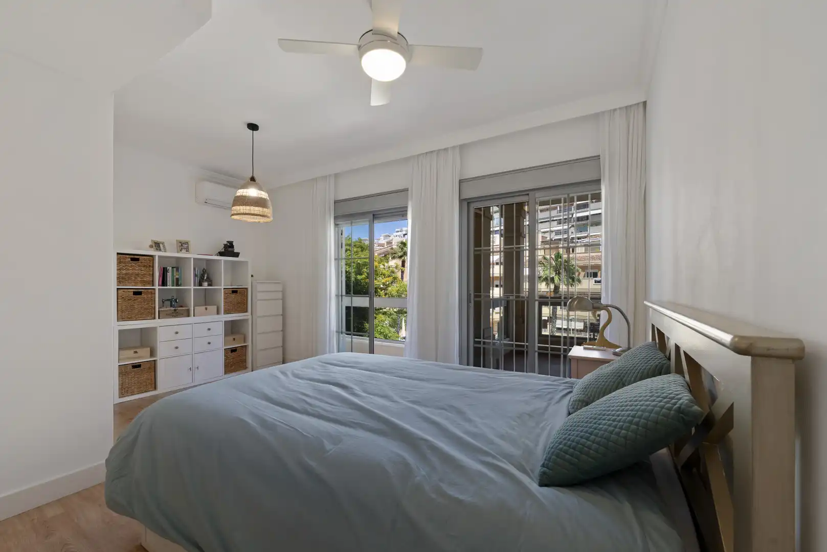 Schlafzimmer von Einfamilien-Reihenhaus zum Verkauf in Benalmádena mit Klimaanlage, Terrasse und Schwimmbad