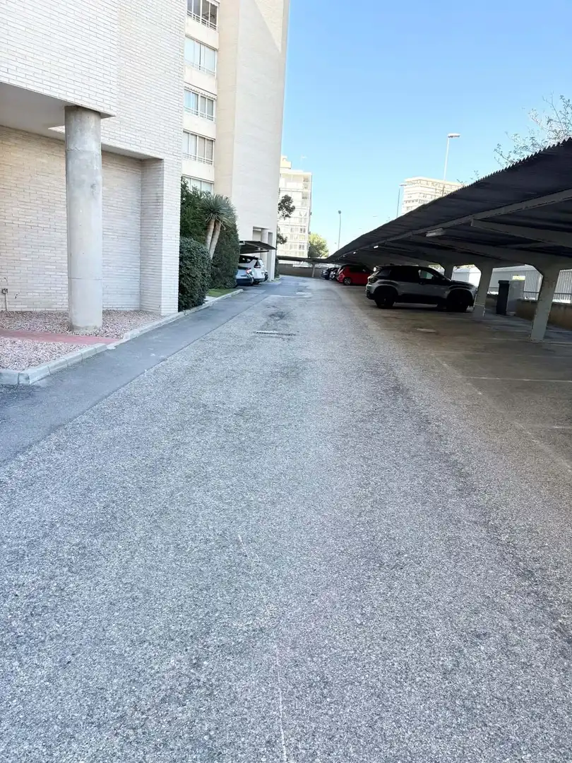 Parking de Piso en venta en Alicante / Alacant con Aire acondicionado, Trastero y Piscina