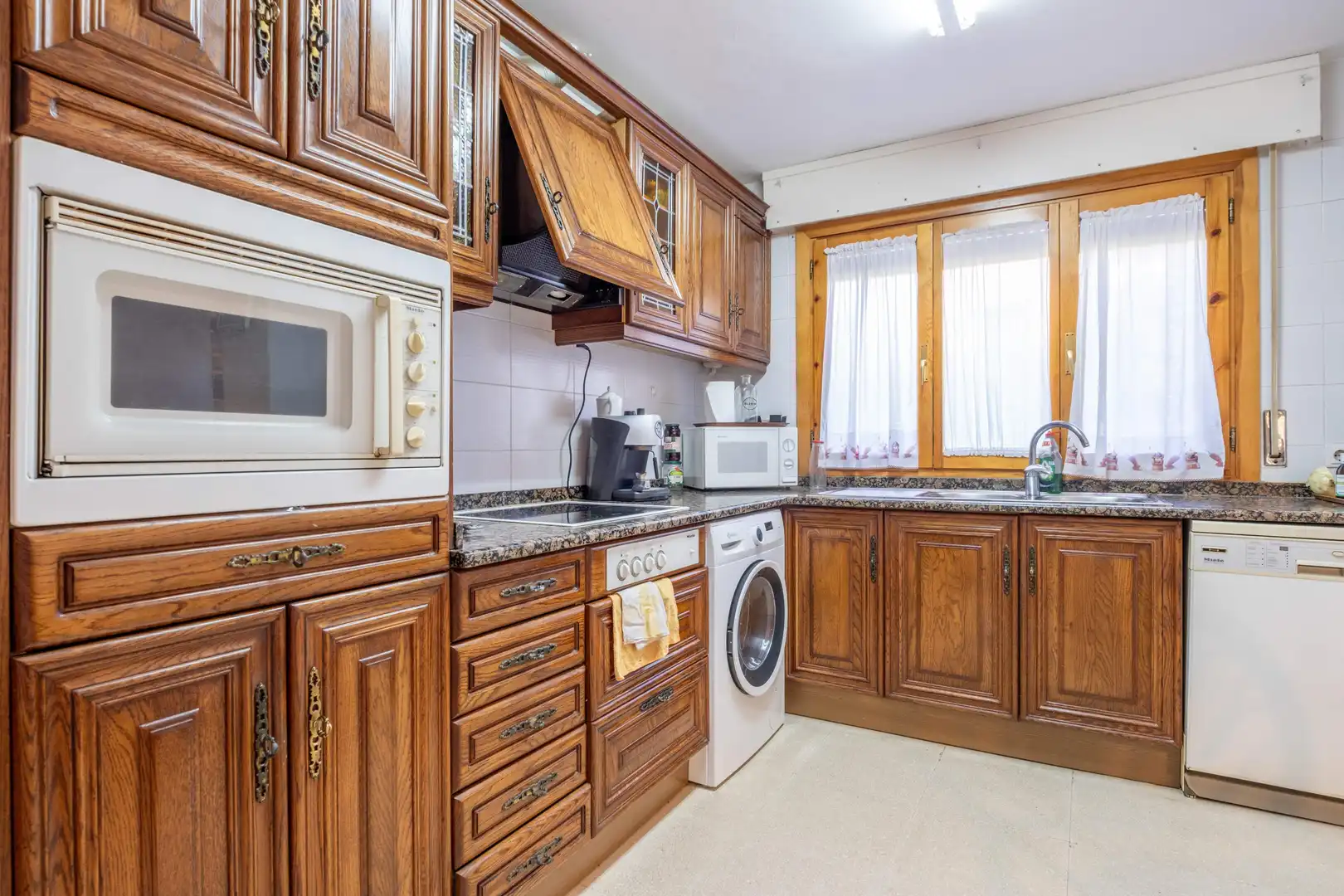 Cocina de Casa o chalet en venta en Zaragoza con Jardín privado, Terraza y Piscina