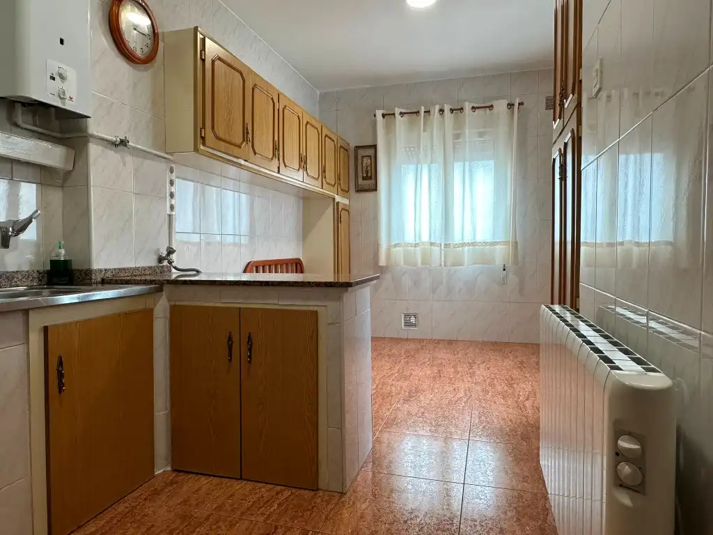 Cocina de Piso en venta en Gijón  con Calefacción y Horno