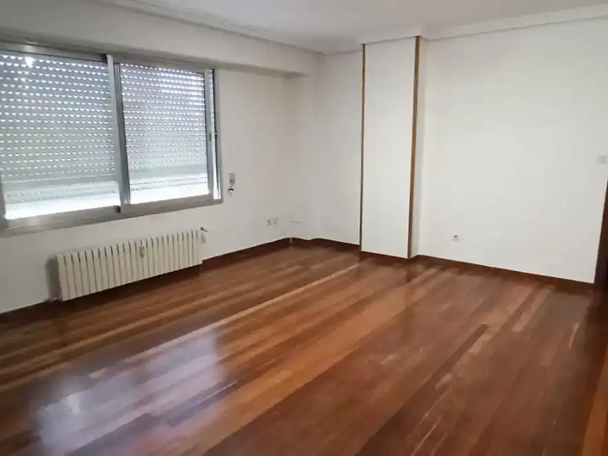 Bedroom of Flat for rent in Valladolid  with Parquet flooring and Storage room