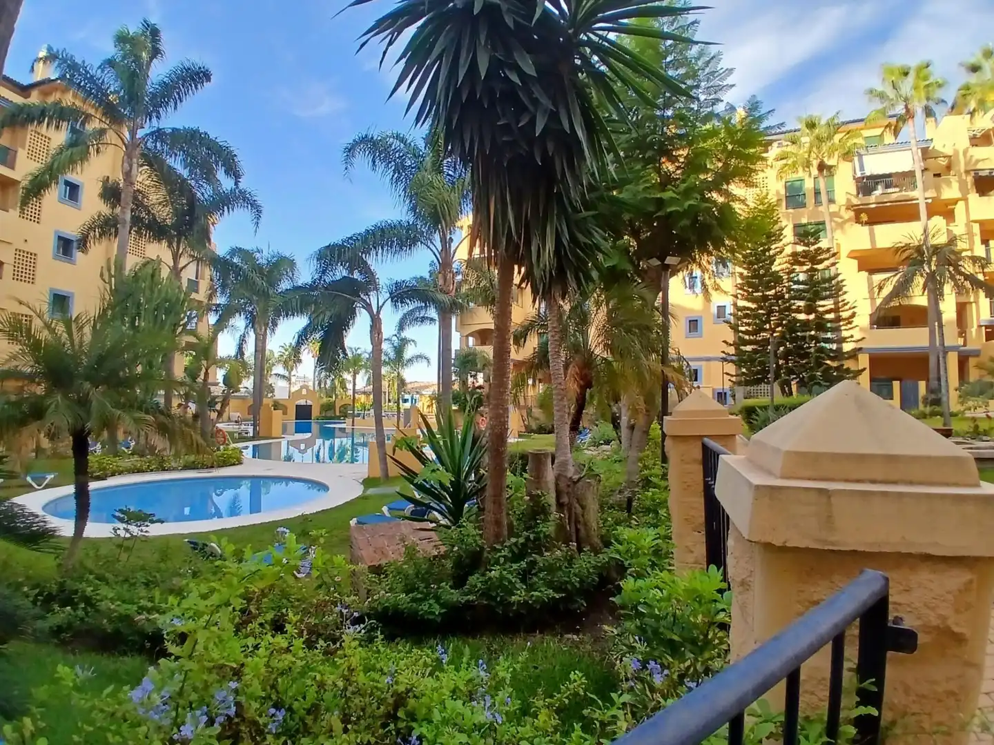 Flat with pool for sale in San Pedro de Alcántara, imagen 3