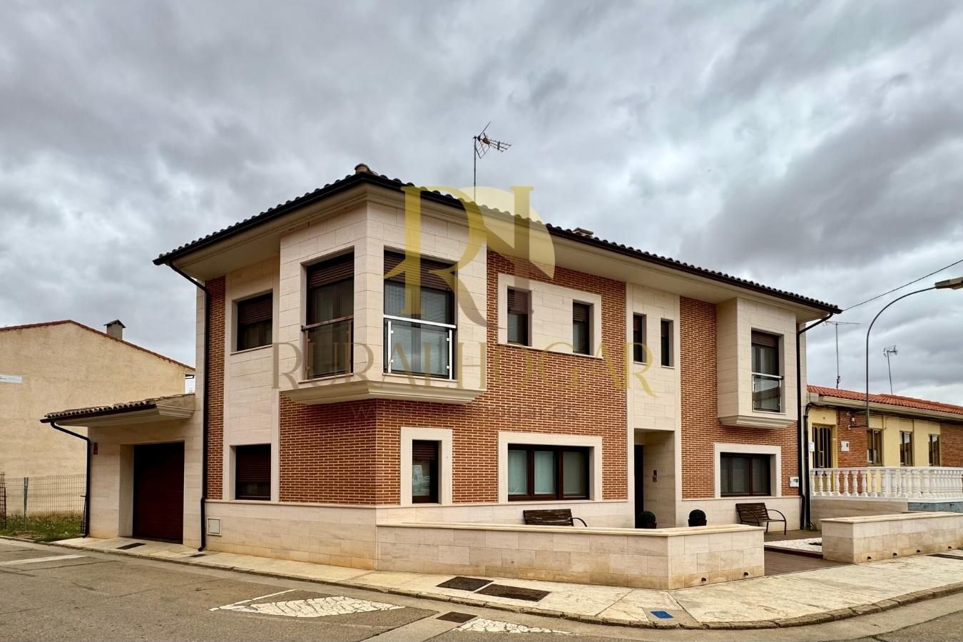 Vista exterior de Casa o xalet en venda en Valderas amb Jardí privat, Terrassa i Traster
