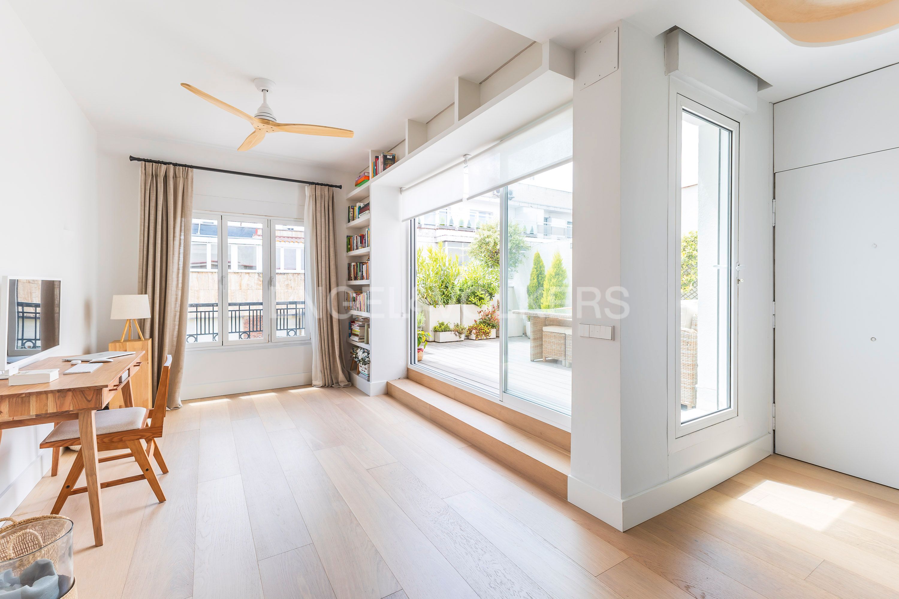 Exterior view of Attic for sale in  Madrid Capital  with Air Conditioner, Heating and Terrace