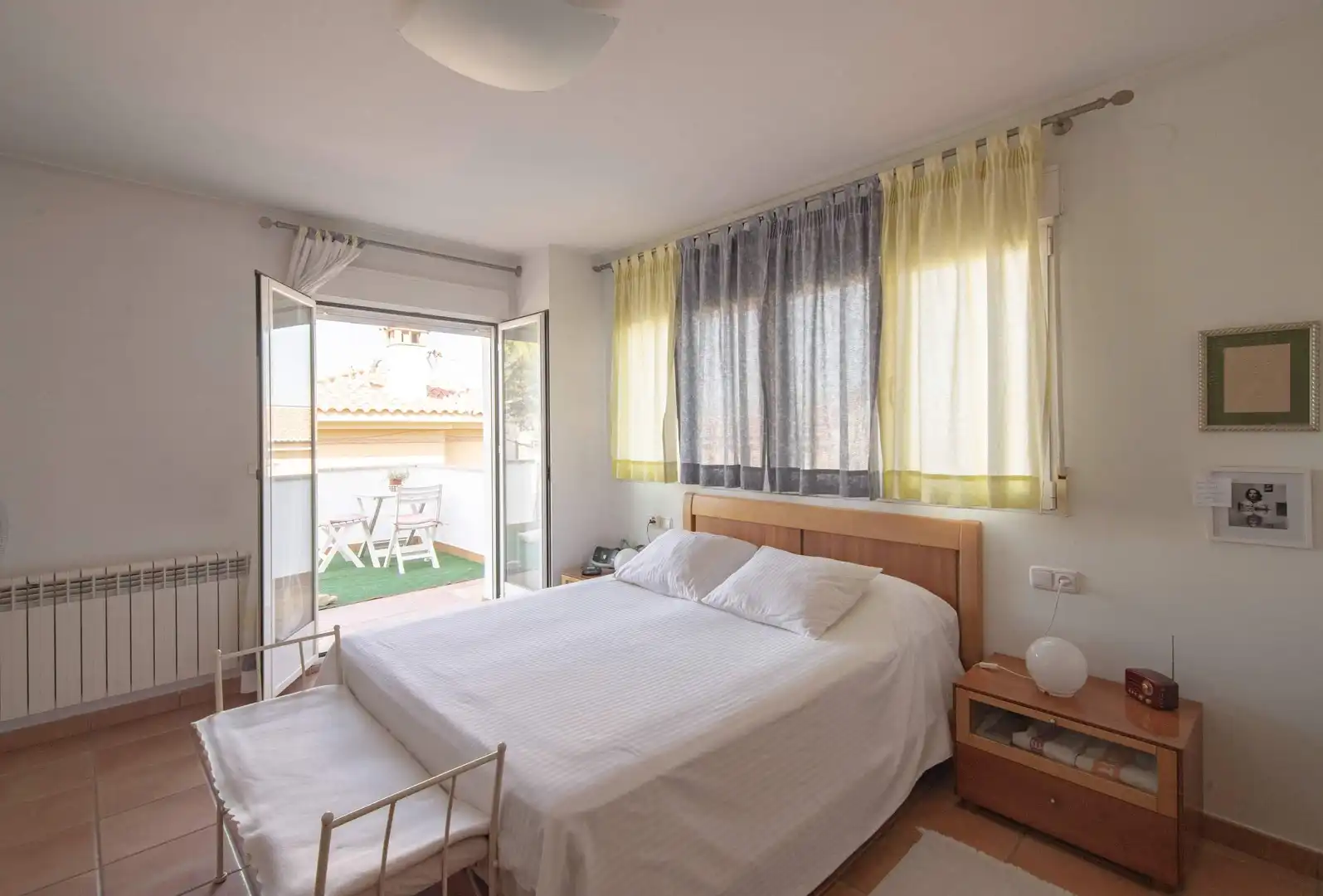 Dormitori de Casa o xalet en venda en La Zubia amb Calefacció i Jardí privat