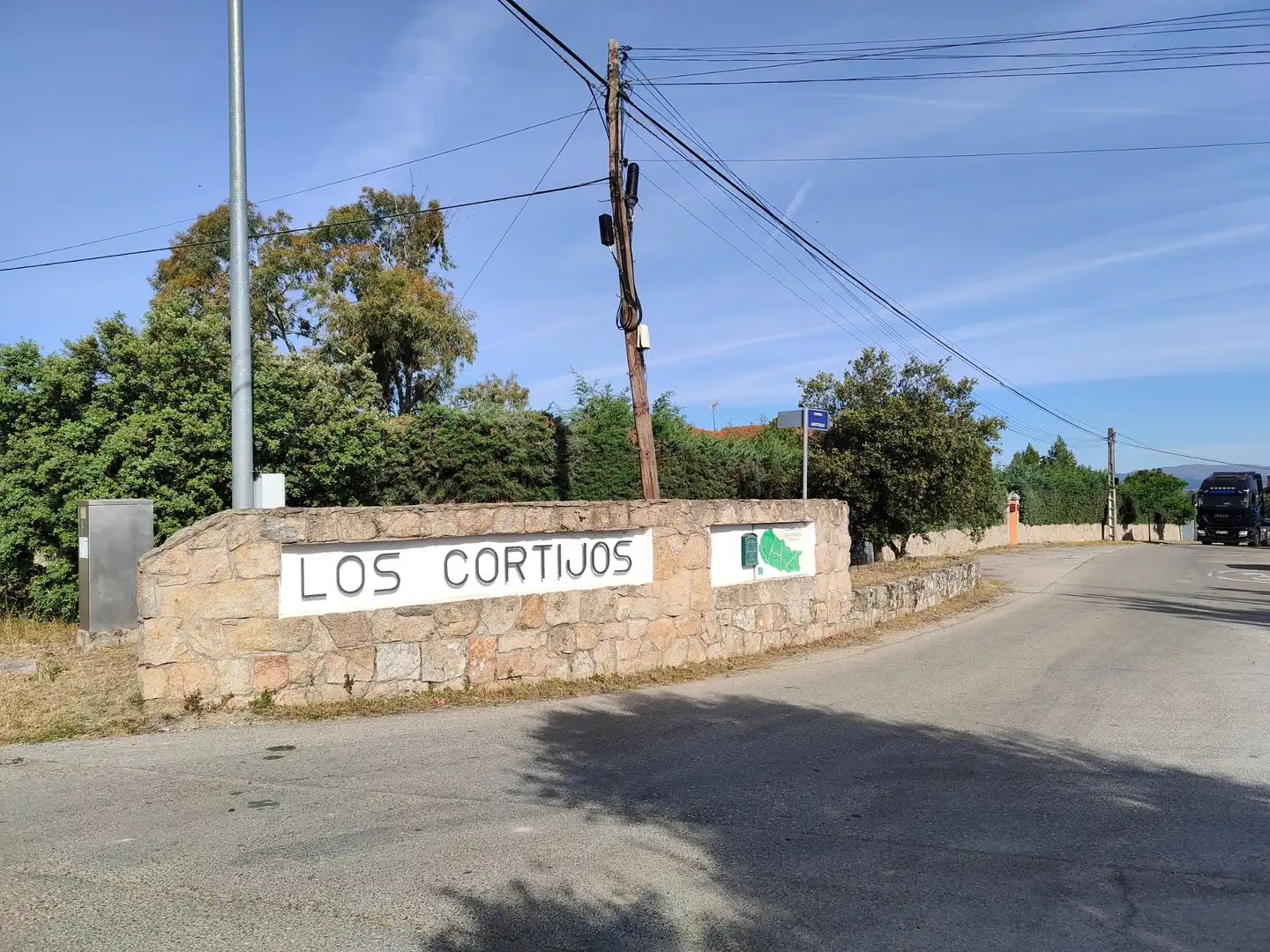 Vista exterior de Casa o xalet en venda en Sevilla la Nueva amb Calefacció, Jardí privat i Terrassa