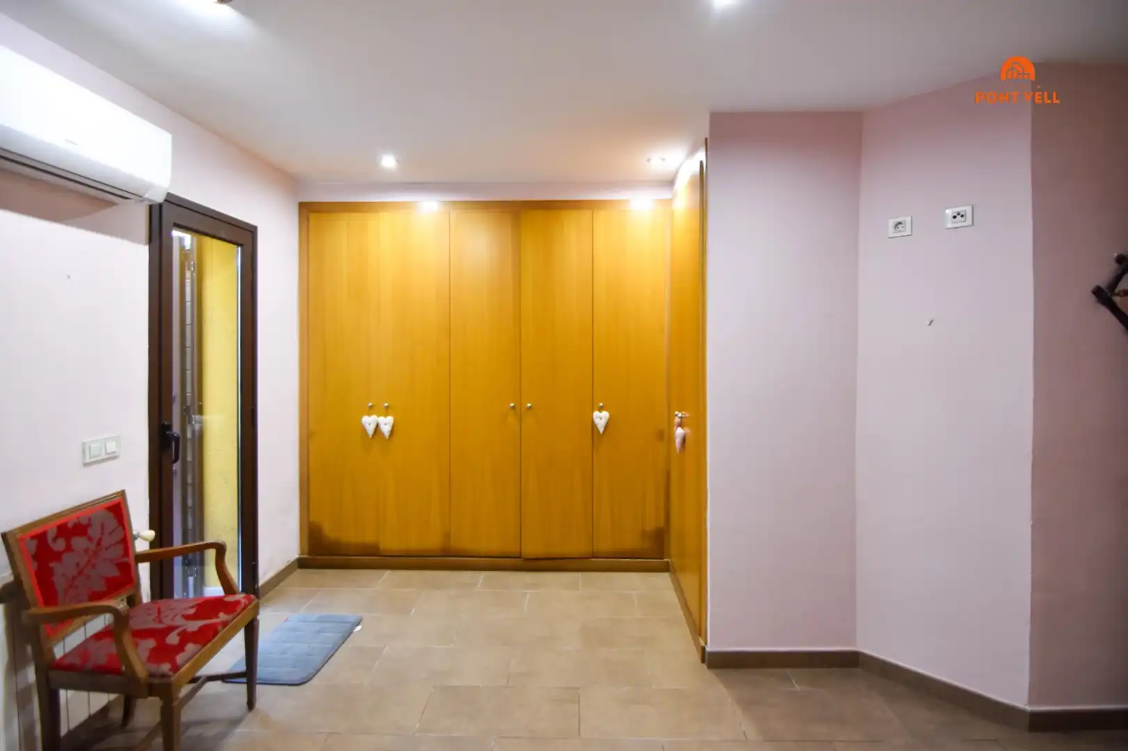 Einfamilien-Reihenhaus zum Verkauf in La Bisbal d'Empordà mit Klimaanlage, Heizung und Terrasse