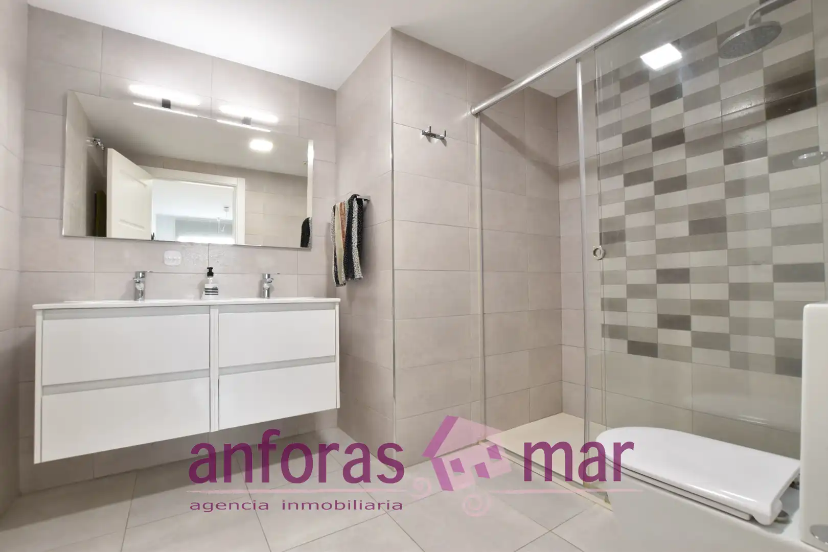 Badezimmer von Wohnung zum Verkauf in Torredembarra mit Klimaanlage, Heizung und Terrasse