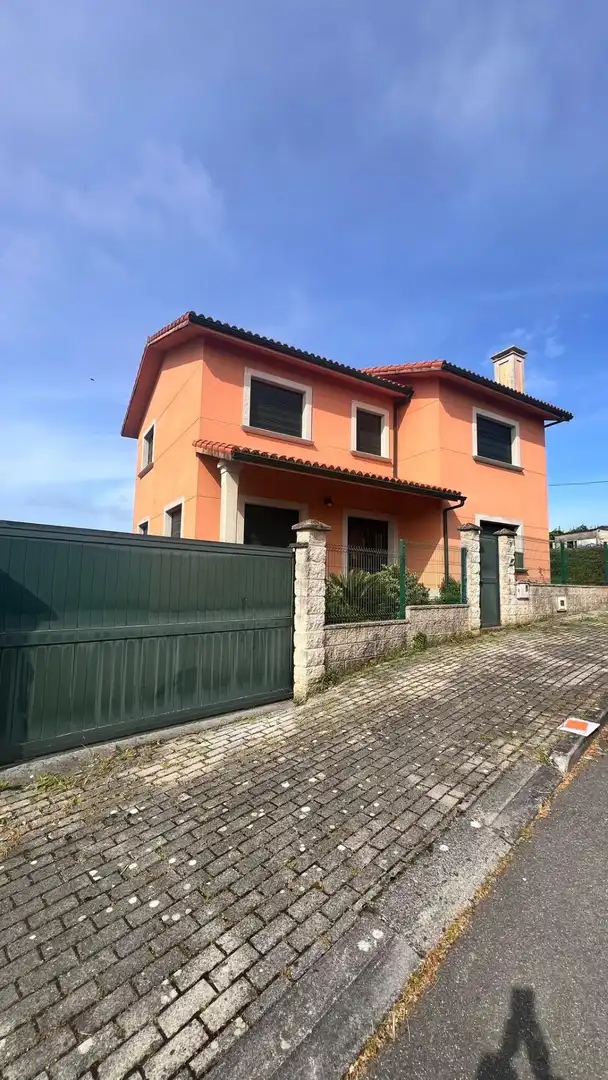 Vista exterior de Casa o chalet en venta en Oleiros con Jardín privado y Amueblado