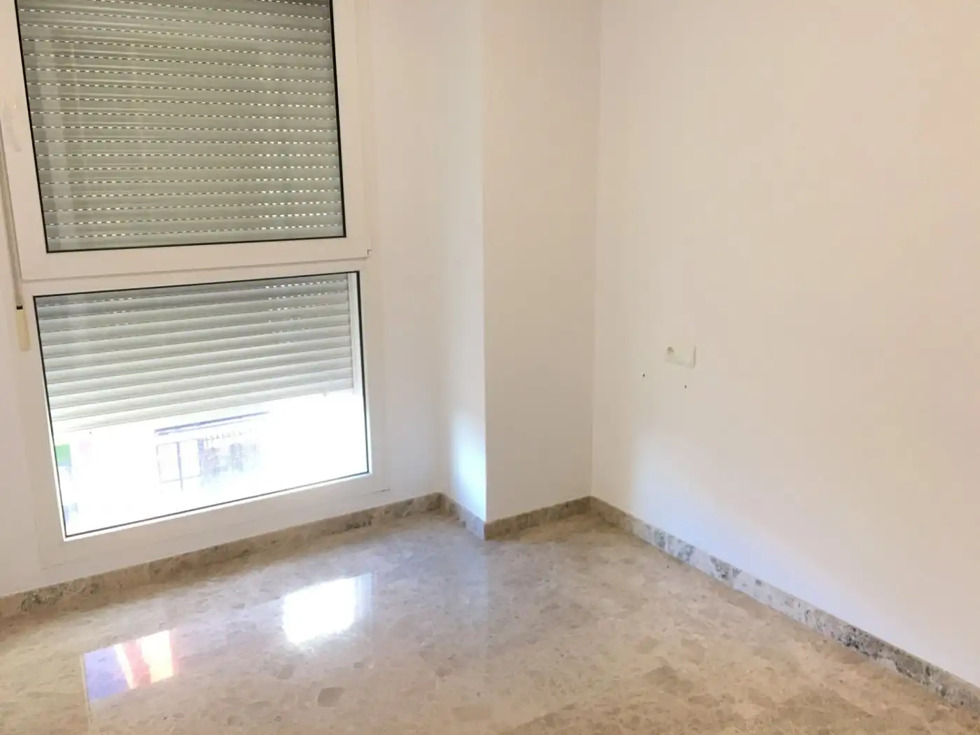 Dormitori de Pis de lloguer en Valencia amb Aire condicionat, Terrassa i Traster