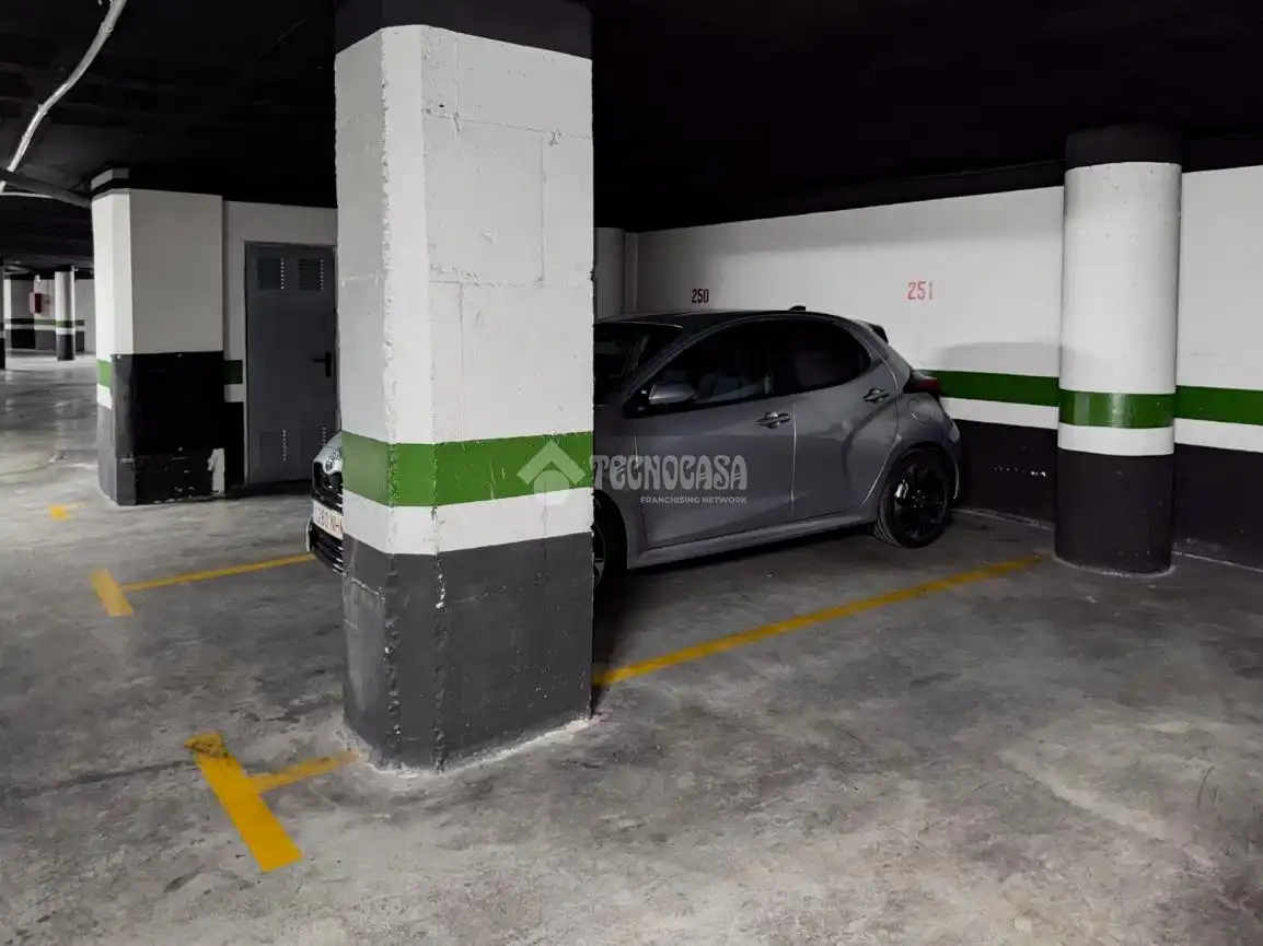 Aparcament de Garatge en venda en Granada