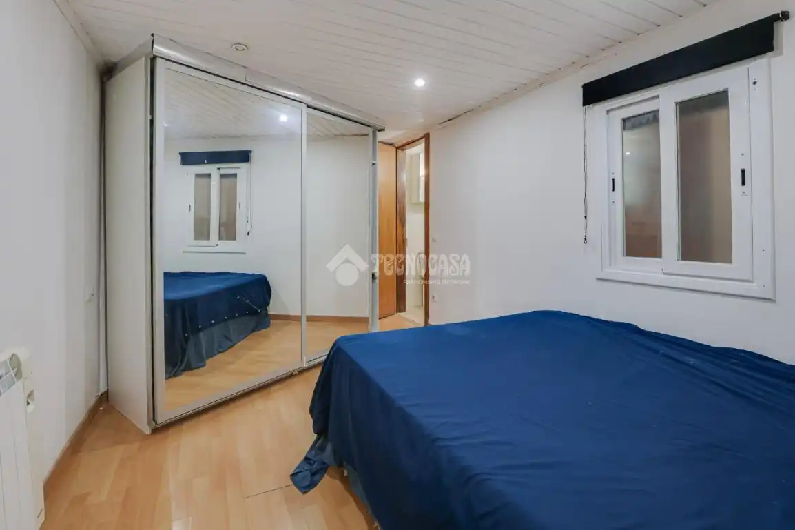 Dormitori de Pis en venda en Terrassa amb Terrassa i Balcó