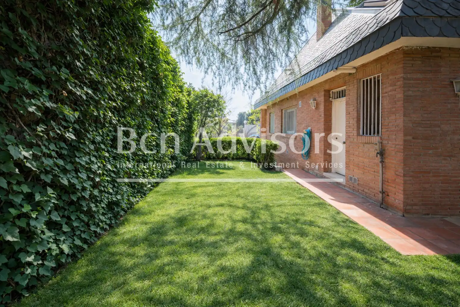 Jardín de Casa o chalet en venta en Barcelona con Aire acondicionado, Calefacción y Jardín privado