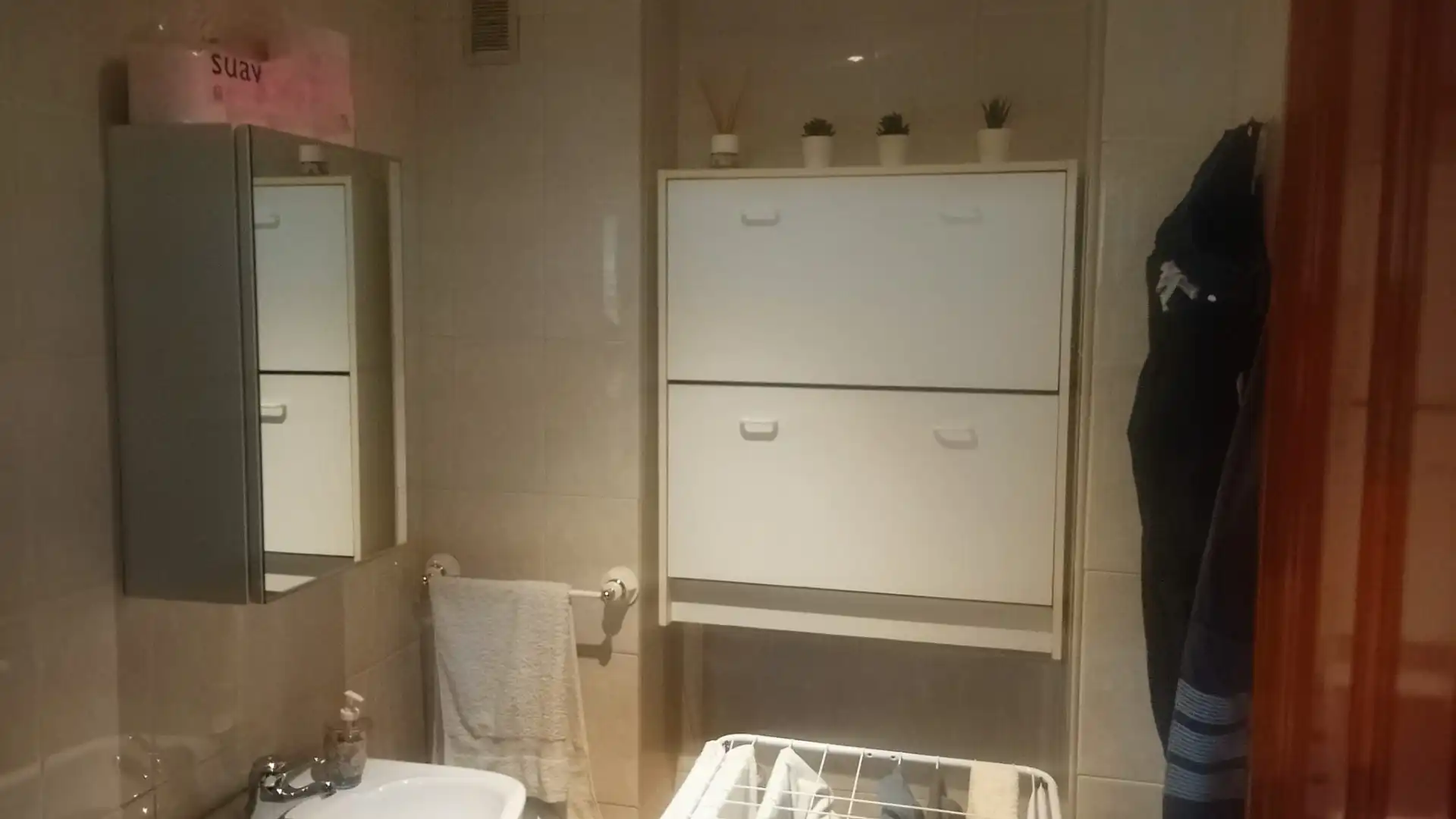 Badezimmer von Wohnung zur Miete in Oviedo  mit Heizung, Parkett und Abstellraum