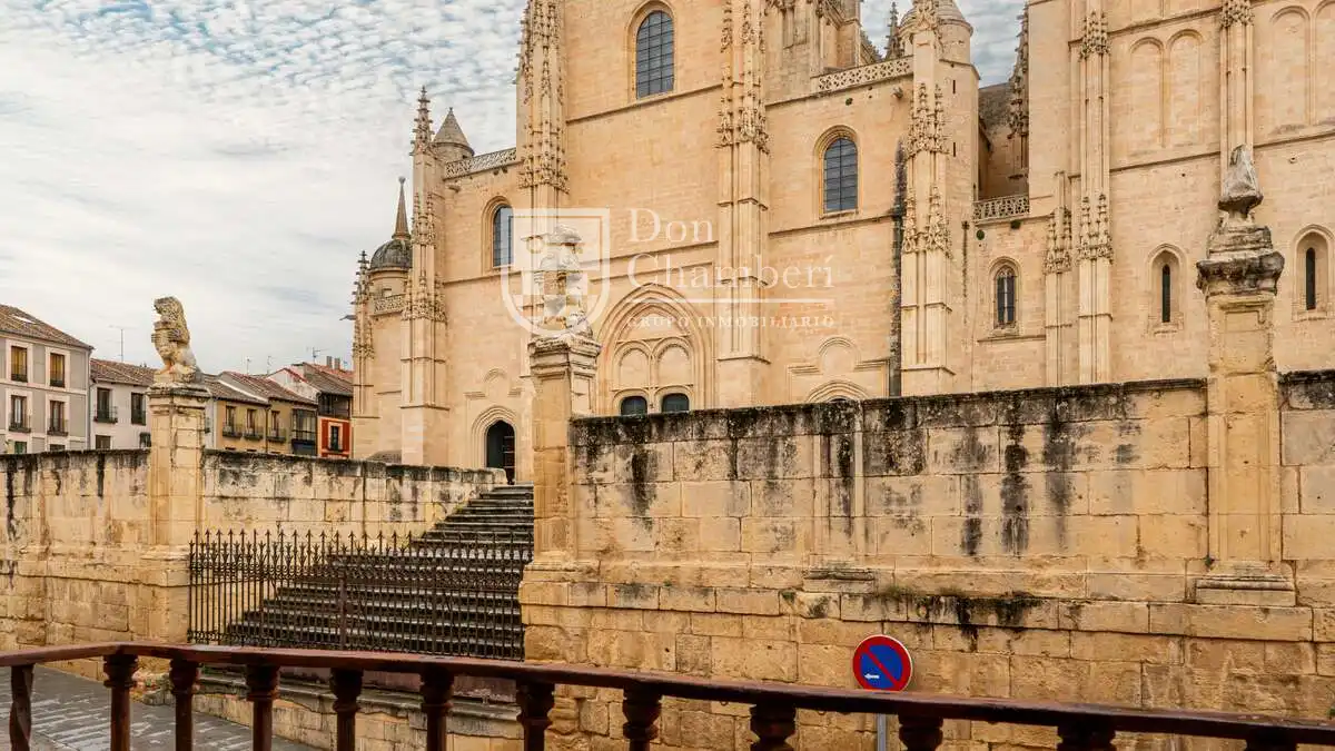 Vista exterior de Apartament de lloguer en Segovia amb Calefacció, Terrassa i Moblat