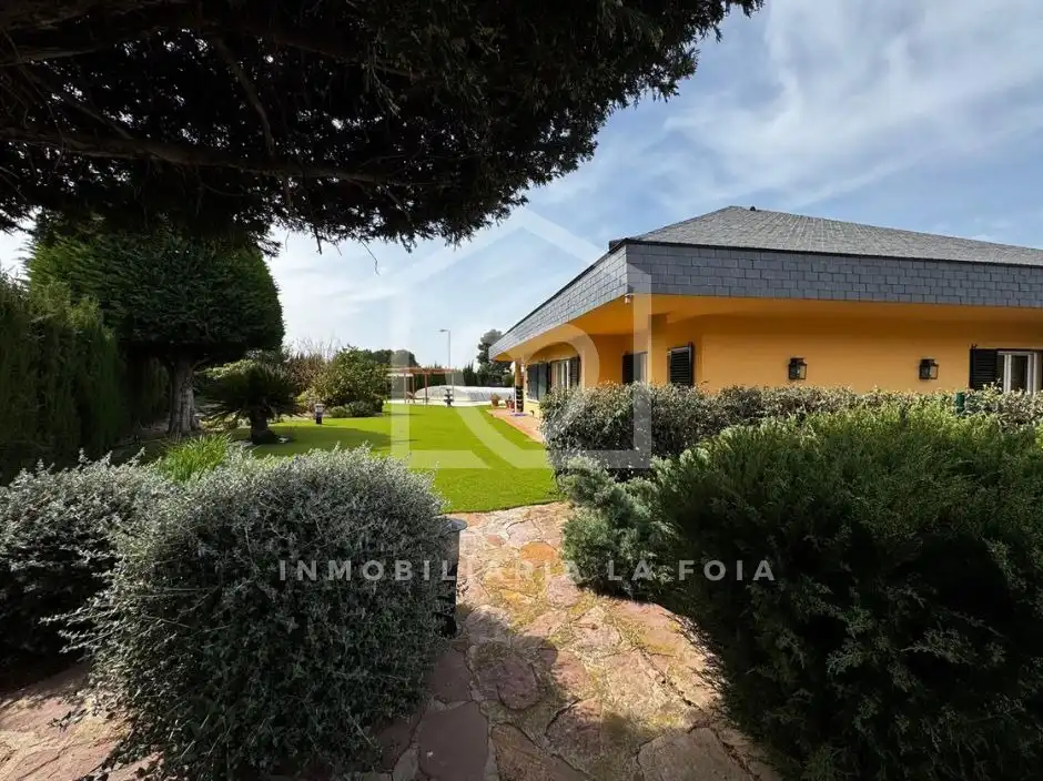 Vista exterior de Casa o chalet en venta en Ibi con Aire acondicionado, Calefacción y Jardín privado