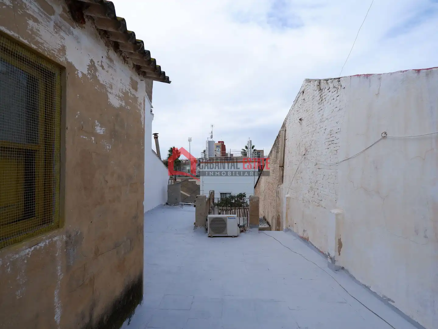 Vista exterior de Casa adosada en venda en Valencia amb Aire condicionat, Terrassa i Balcó
