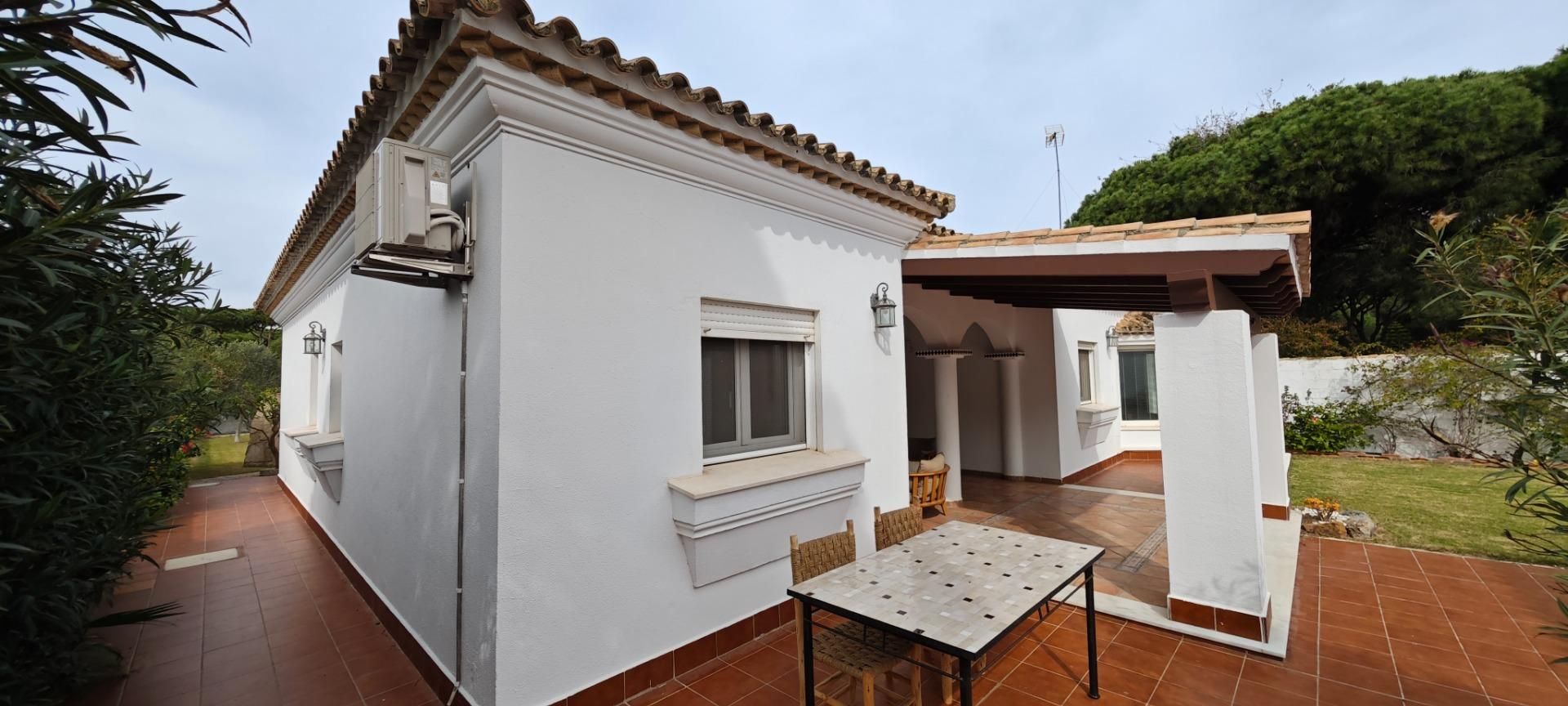 Jardí de Casa o xalet en venda en Chiclana de la Frontera amb Aire condicionat, Calefacció i Jardí privat