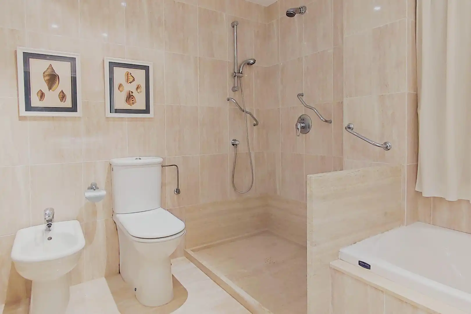 Bathroom of Houses for sale in L'Eliana  with Air Conditioner, Heating and Private garden
