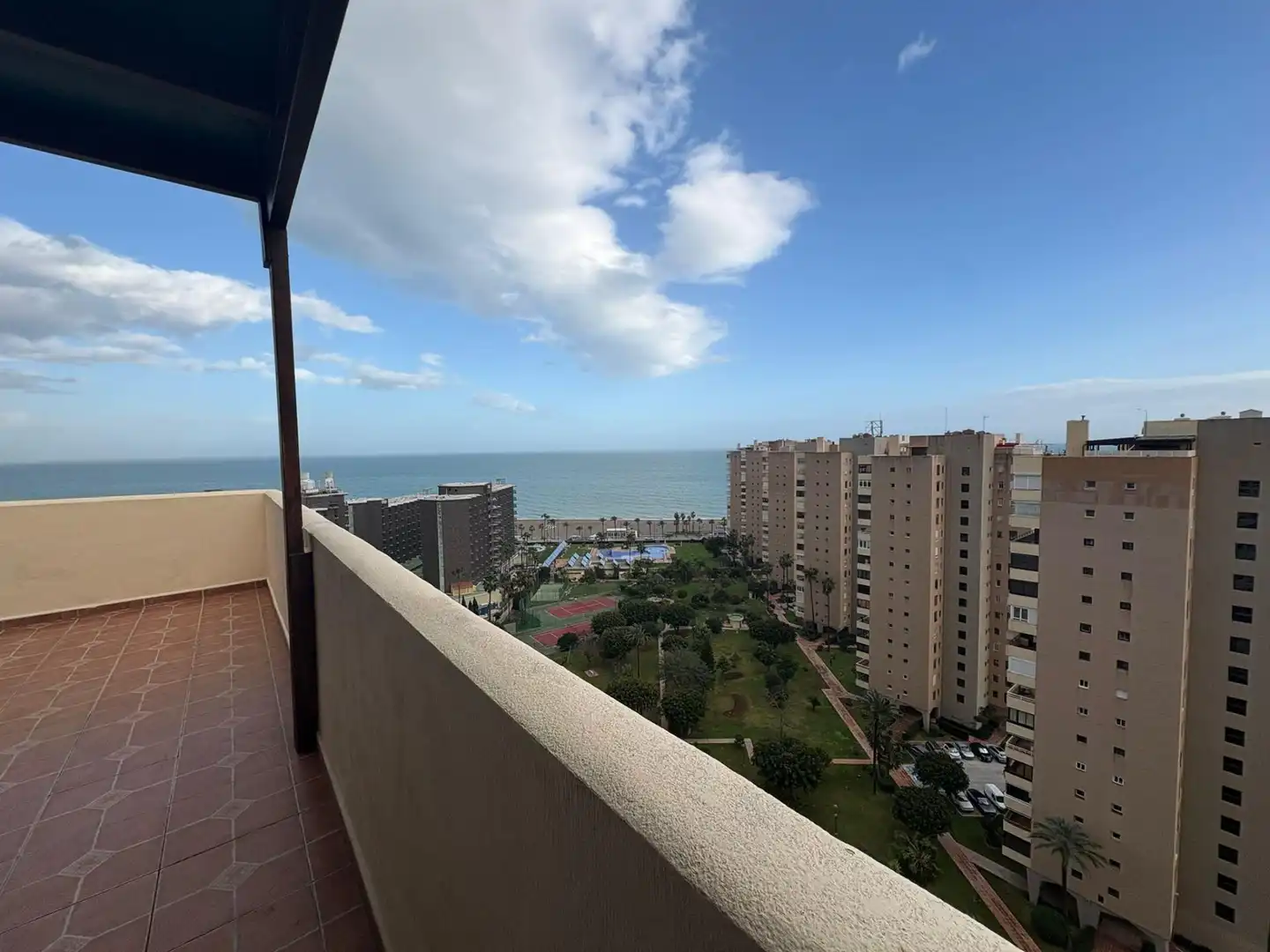 Habitación de Ático de alquiler en Torremolinos con Aire acondicionado, Calefacción y Jardín privado