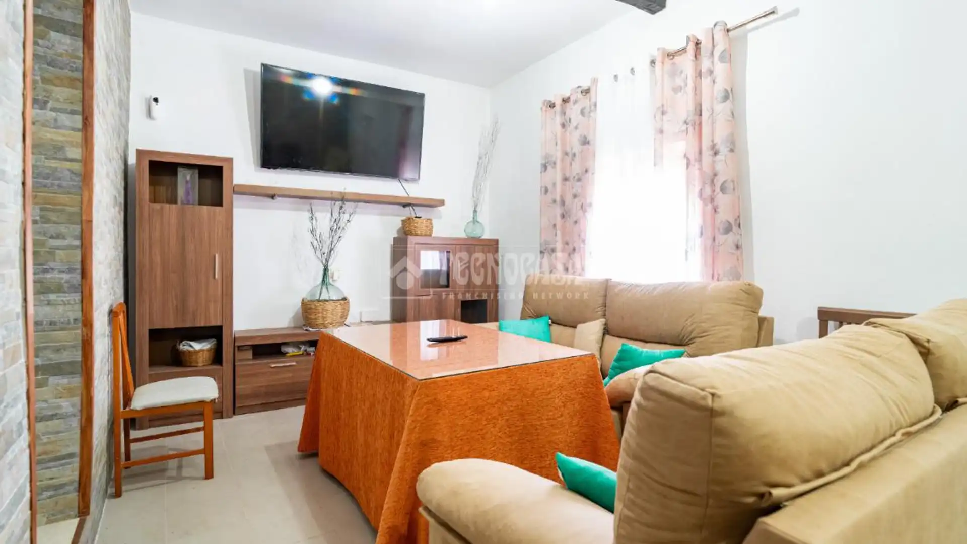 Sala d'estar de Casa adosada en venda en Cogollos de la Vega