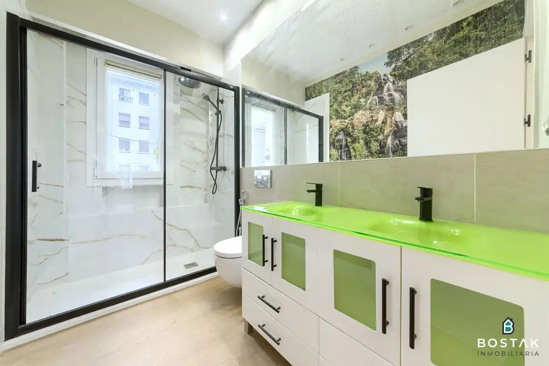 Bathroom of Flat for sale in Barakaldo   with Heating and Terrace