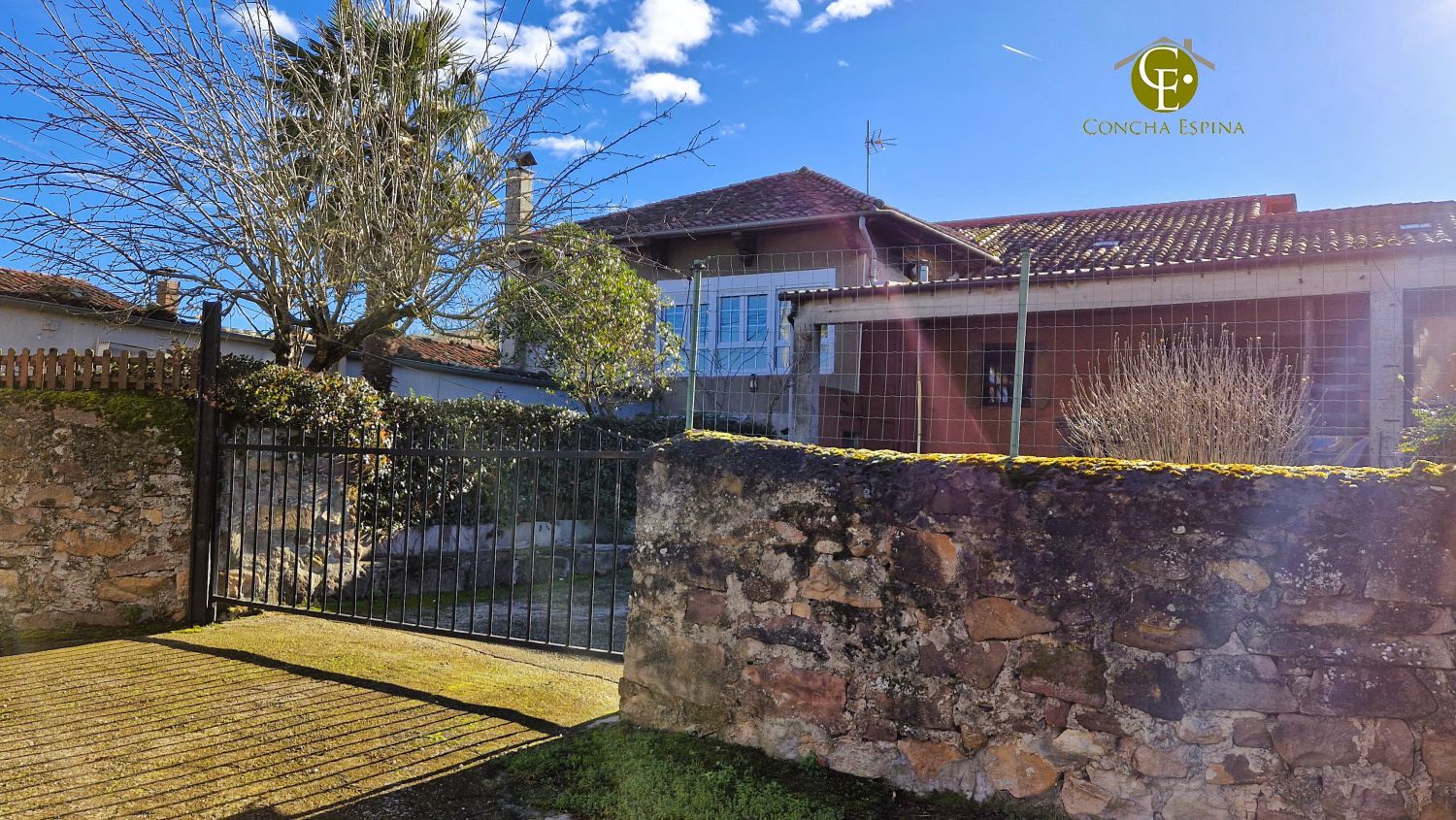 Vista exterior de Casa o xalet en venda en Molledo amb Calefacció, Terrassa i Traster