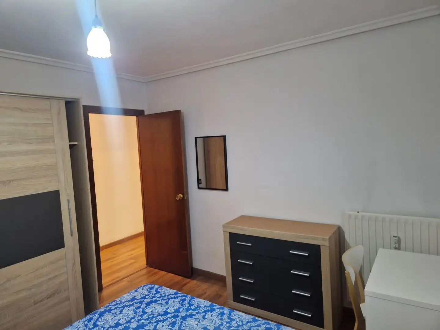 Bedroom of Flat for rent in Oviedo 