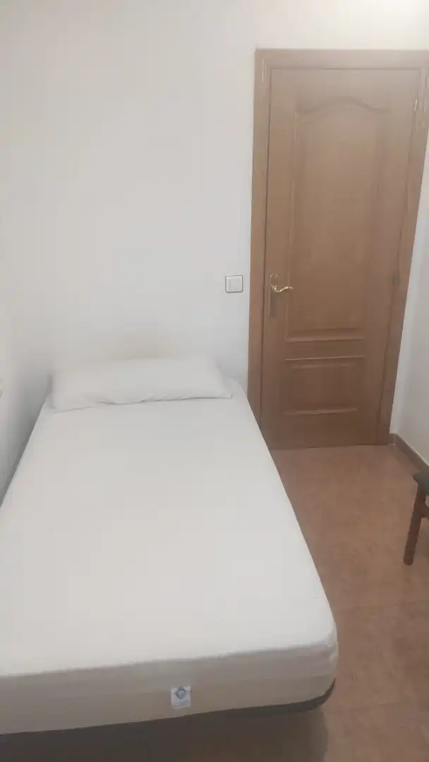 Habitación de Apartamento de alquiler en Cáceres con Aire acondicionado, Calefacción y Amueblado