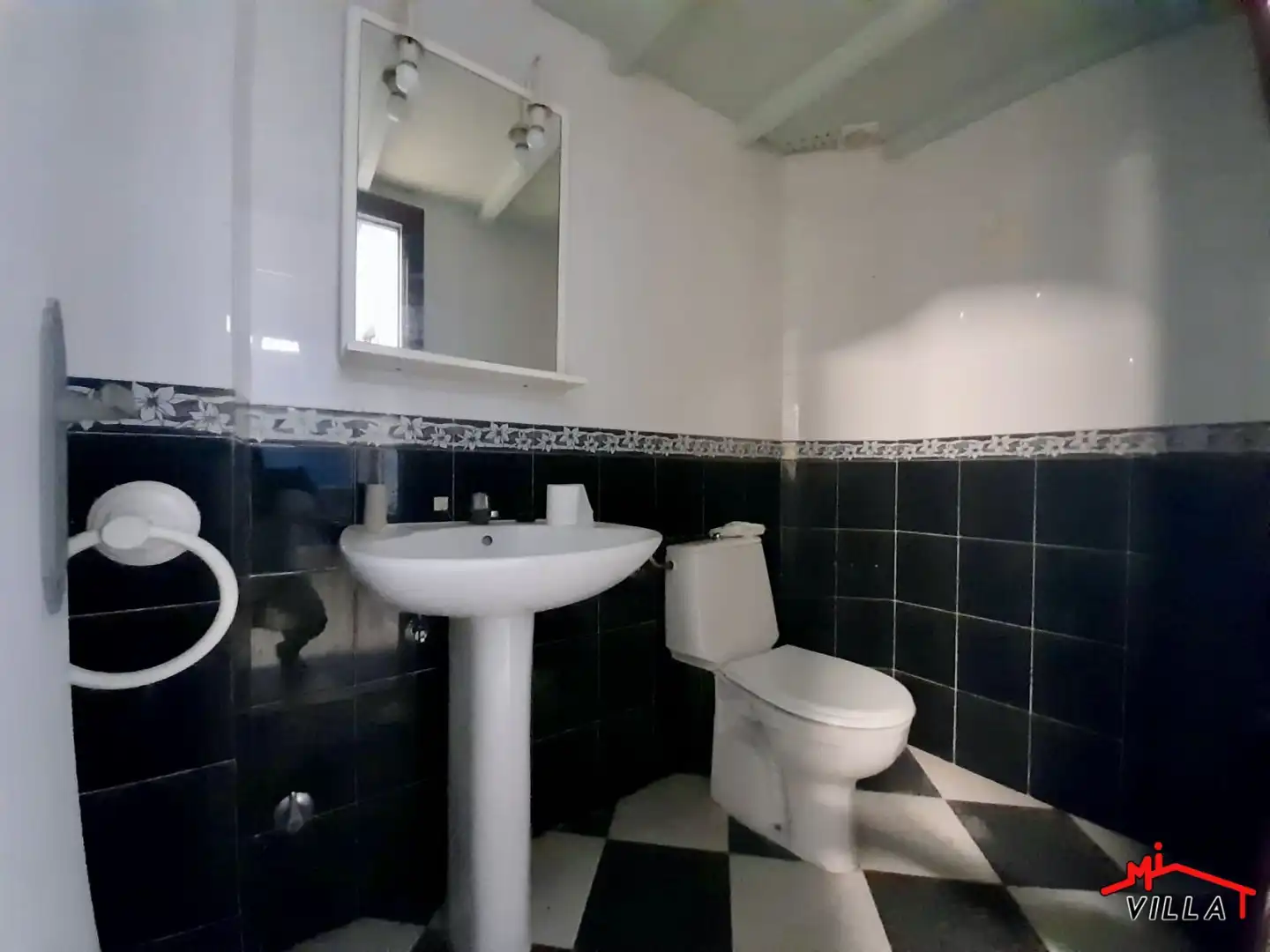 Bathroom of Commercial properties for rent in Laredo