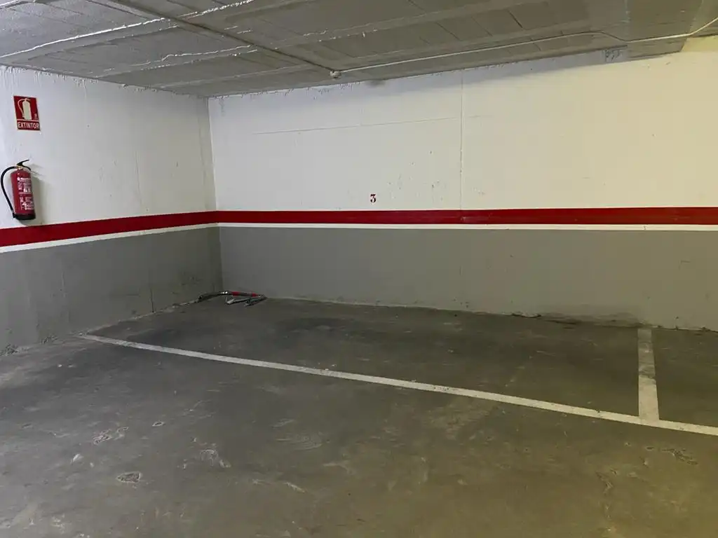 Parking with lift for sale in Carrer de Castella, imagen 6
