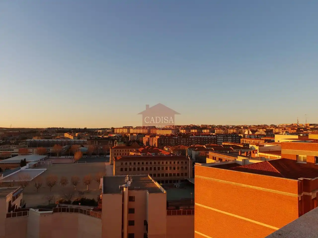 Vista exterior de Àtic en venda en Salamanca amb Calefacció, Terrassa i Moblat