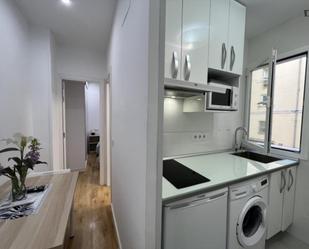 Cuina de Apartament de lloguer en  Madrid Capital amb Aire condicionat