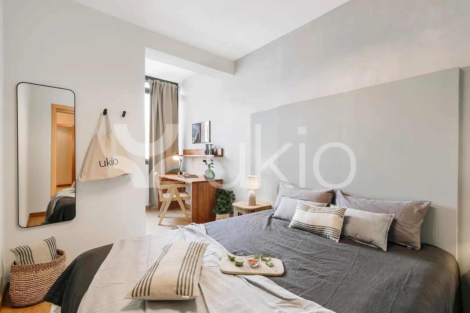 Apartamento con terraza en alquiler en Carrer de Villarroel, imagen 3