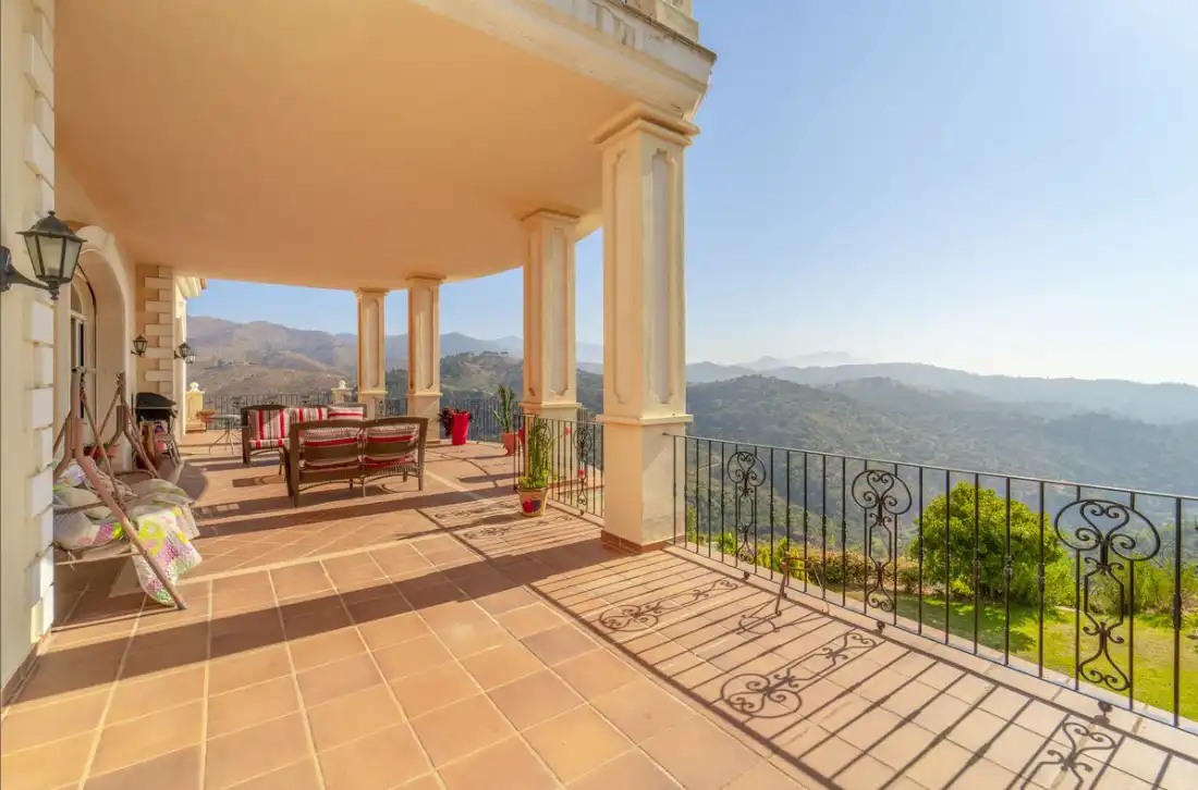 Casa con terraza en venta en Altos de Estepona, imagen 3