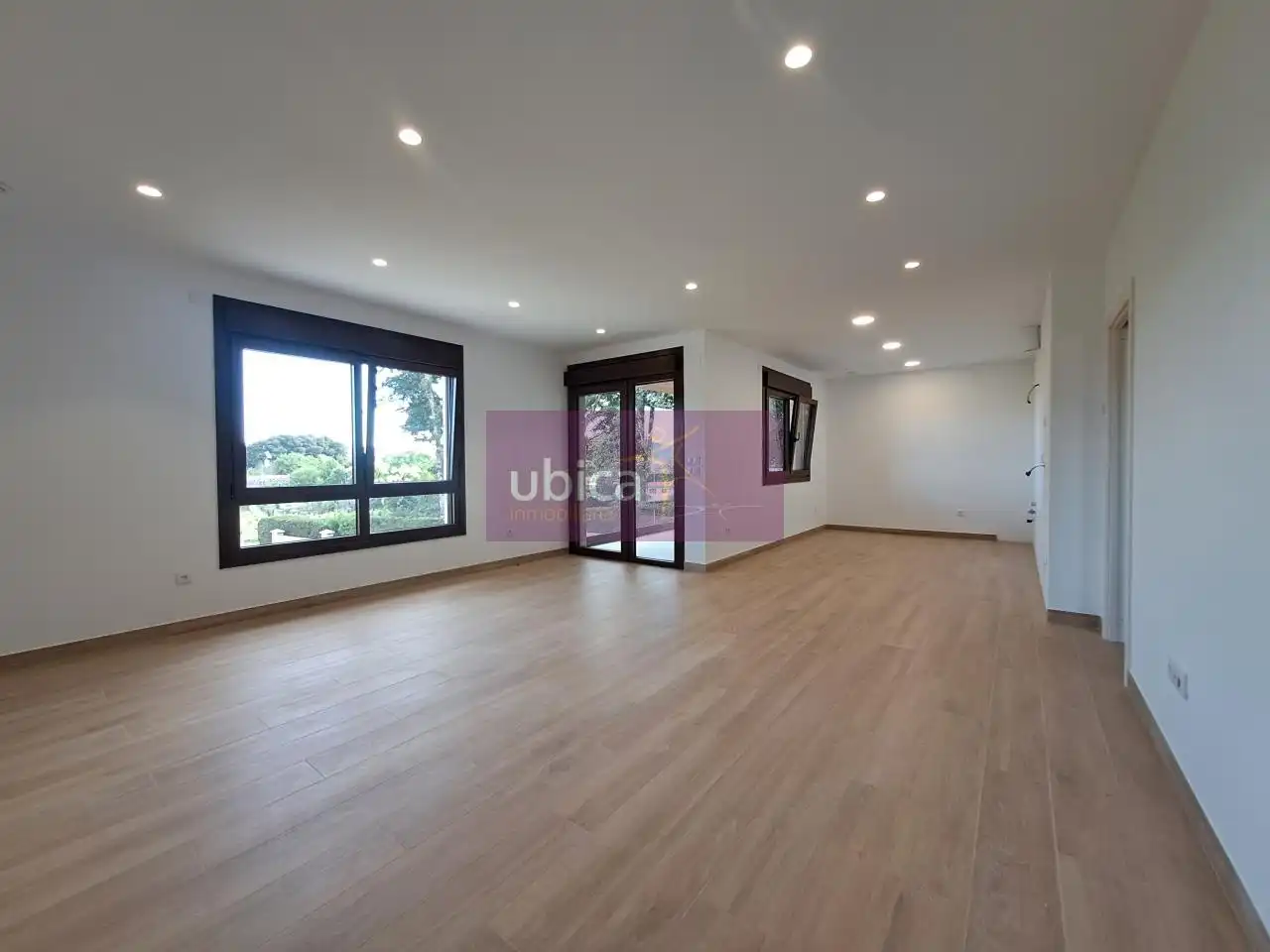 Sala d'estar de Casa o xalet en venda en Tomiño amb Calefacció, Jardí privat i Terrassa