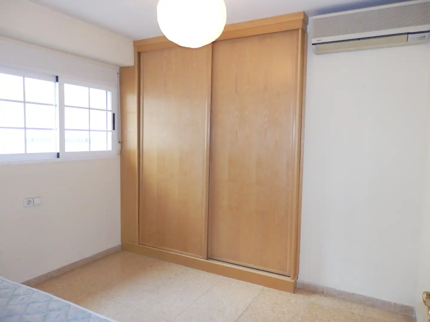 Habitación de Piso de alquiler en Valencia con Aire acondicionado, Amueblado y Horno
