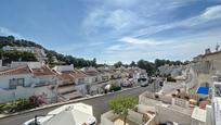 Vista exterior de Casa o xalet en venda en L'Alfàs del Pi amb Aire condicionat, Calefacció i Jardí privat