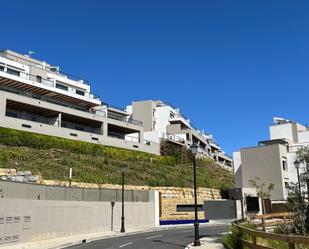 Vista exterior de Dúplex en venda en Marbella amb Terrassa i Piscina comunitària