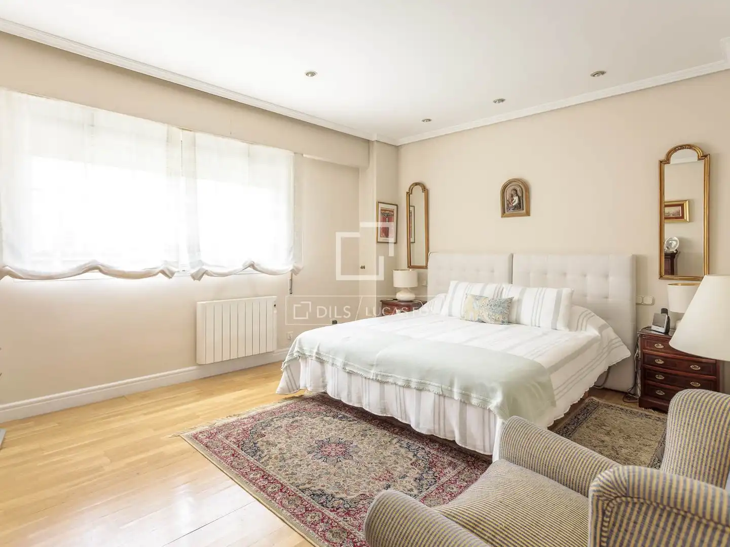 Dormitori de Casa o xalet en venda en Madrid amb Aire condicionat, Calefacció i Moblat