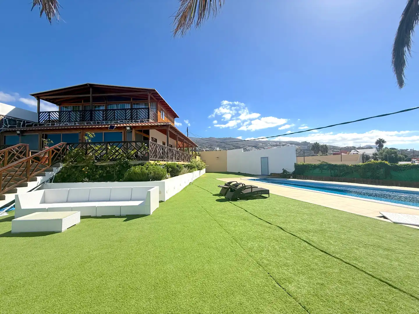 Vista exterior de Casa o xalet en venda en Adeje amb Aire condicionat, Jardí privat i Terrassa