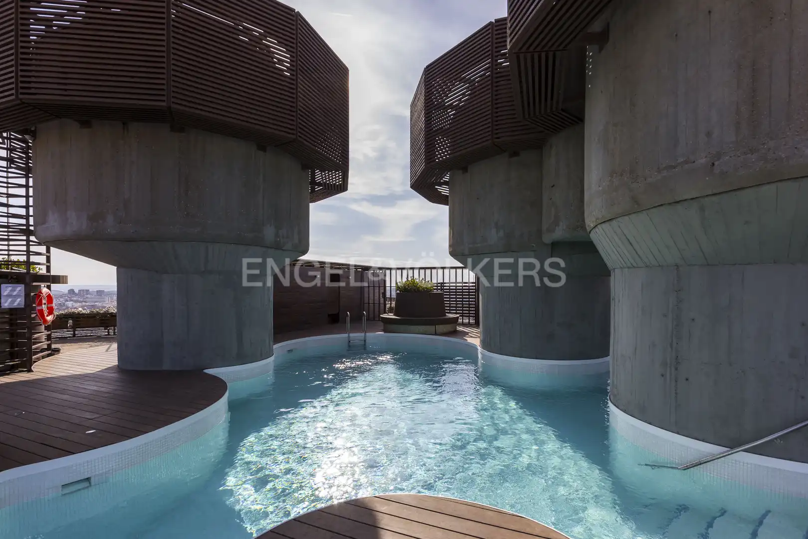 Swimming pool of Flat for rent in Madrid  with Air Conditioner, Heating and Furnished