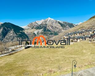 Vista exterior de Dúplex en venda en La Vall de Boí amb Balcó