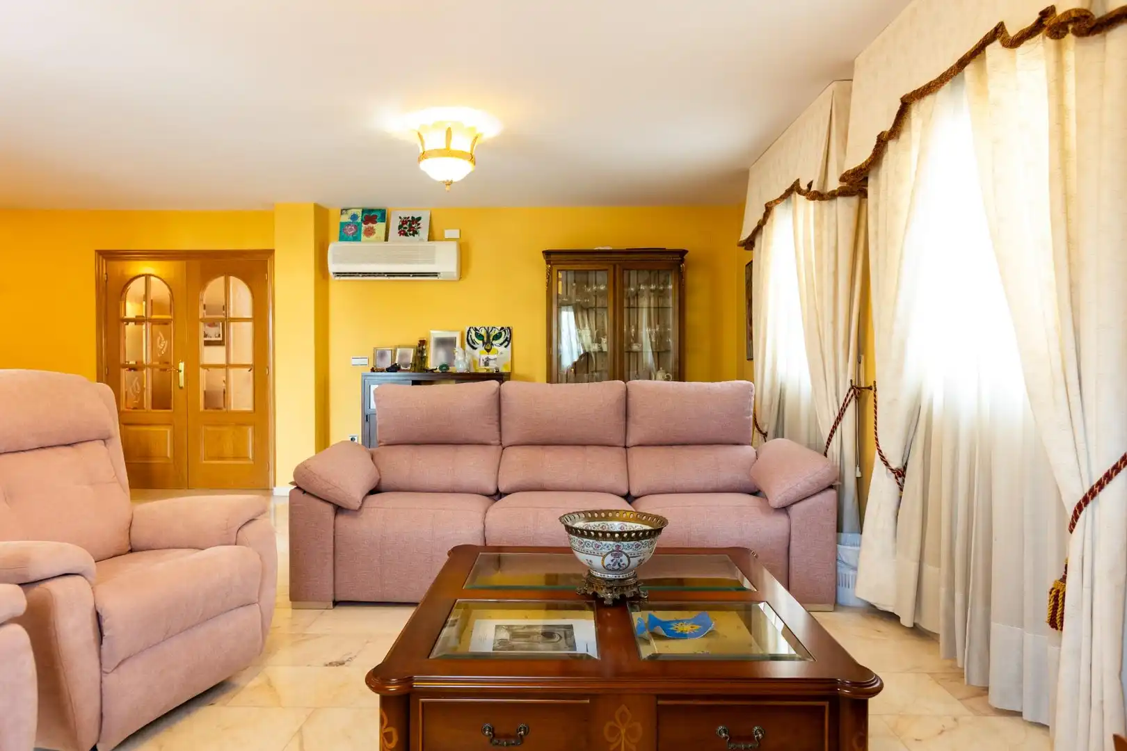 Sala de estar de Casa o chalet en venta en Motril con Calefacción, Jardín privado y Terraza